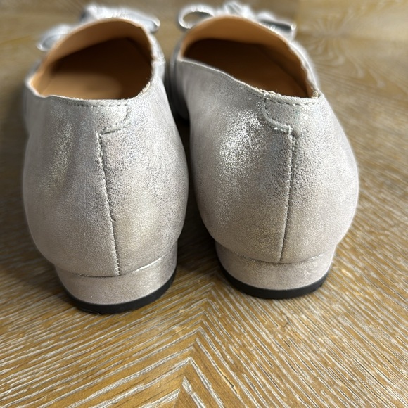 TALBOTS Metallic Silver Loafers with Bow 6.5 - Picture 6 of 10